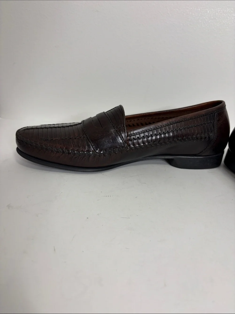 GH Bass Penny Loafers Womens 8.5 Dark Brown Leather Woven Preppy Slip On Shoes - Picture 5 of 15